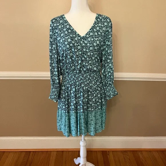 Vineyard Vines Sea Floral Smocked Waist Dress (Deep Juniper) (Size: Small) Vineyard Vines Sea Floral Smocked Waist Dress (Deep Juniper) (Size: Small)